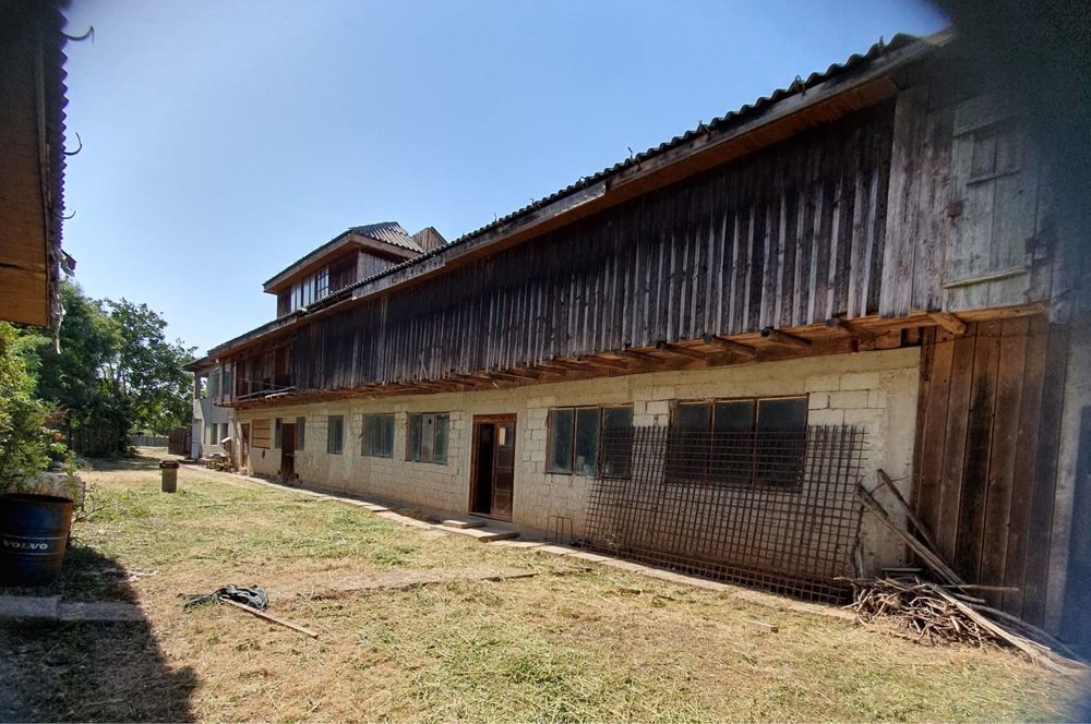 Casă + teren 11.000 m² intravilan