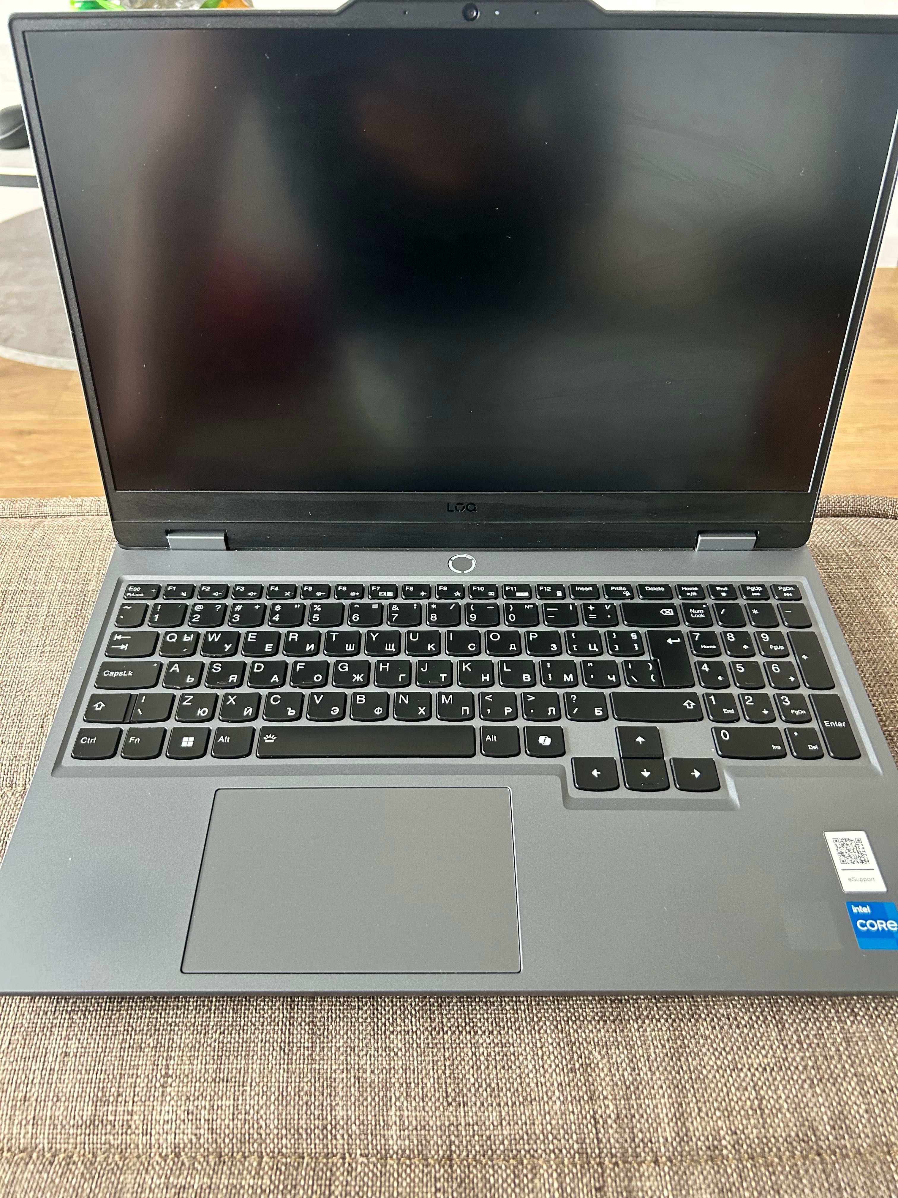 Геймърски лаптоп Lenovo LOQ15IAX9