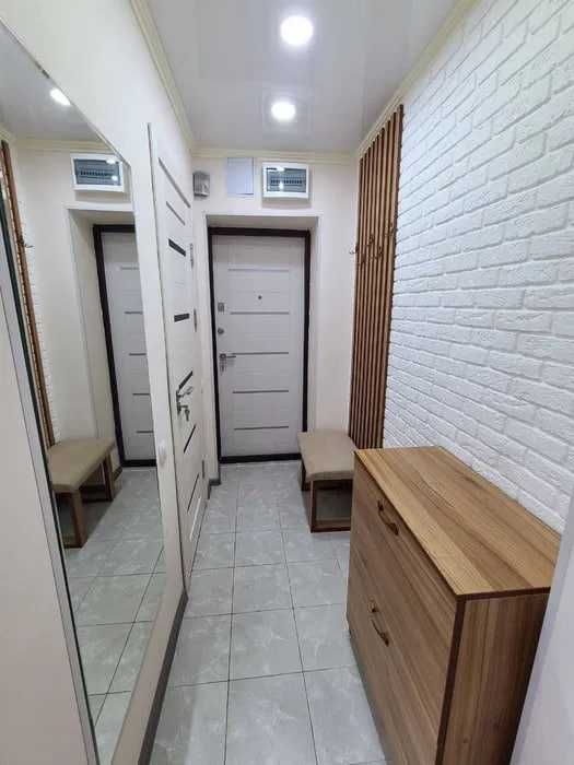 Продам 2х комнатную с ремонтом мебелью техникой Океан