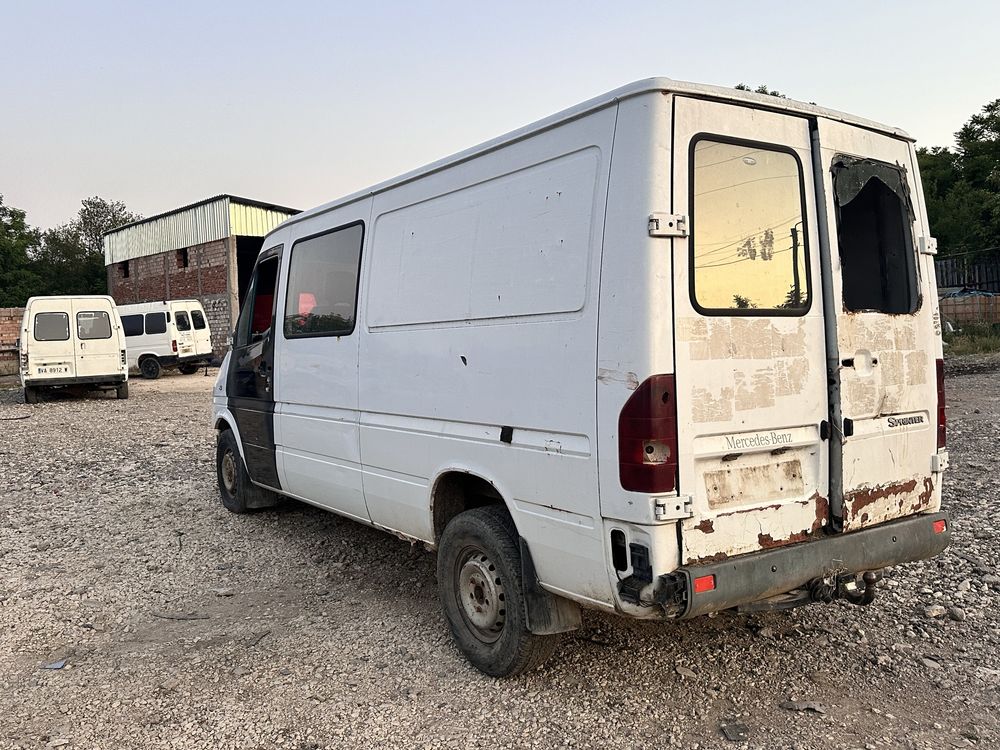 На части Mercedes sprinter 2.2cdi теглич здрав мотор и скорости