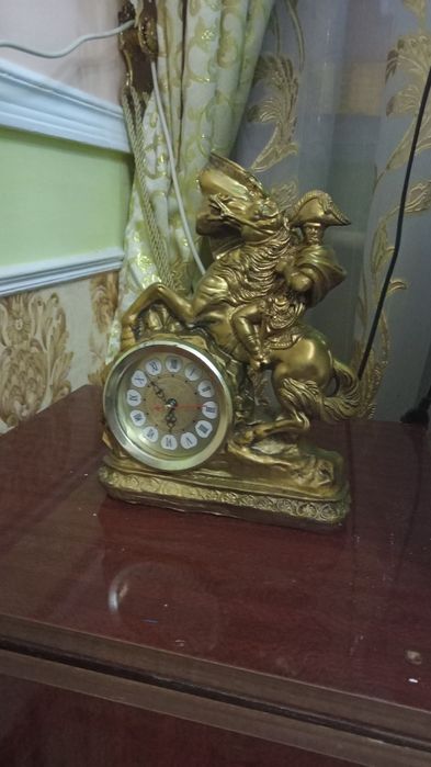 Часы настольные фигурные