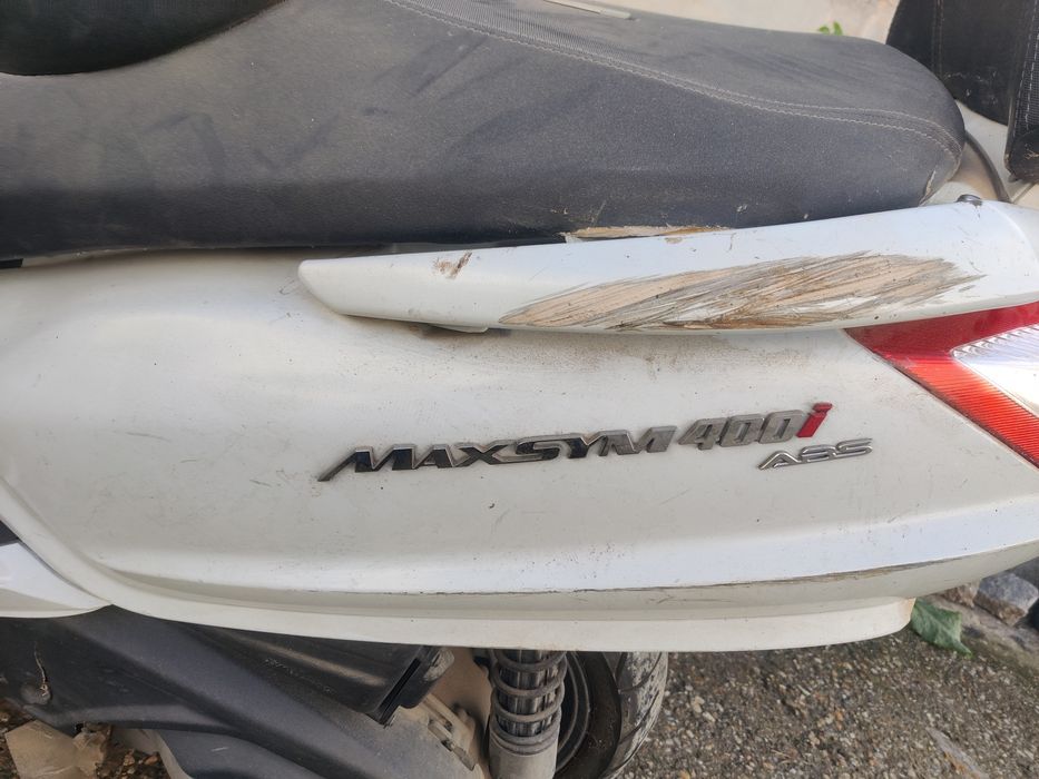 Vând scuter sym  avariat