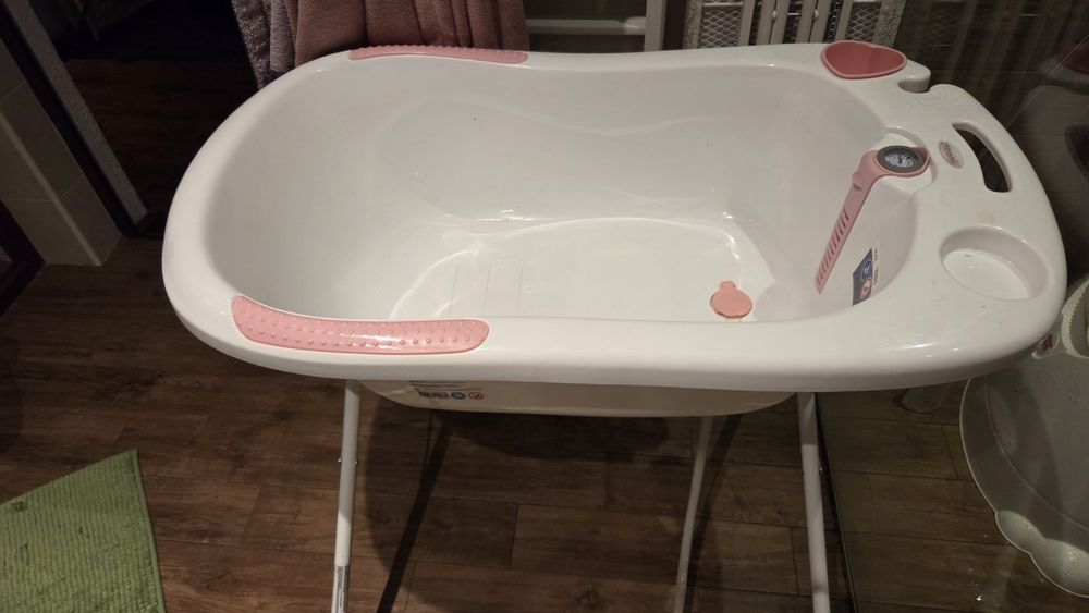 Бебешка Вана със стойка Chipolino