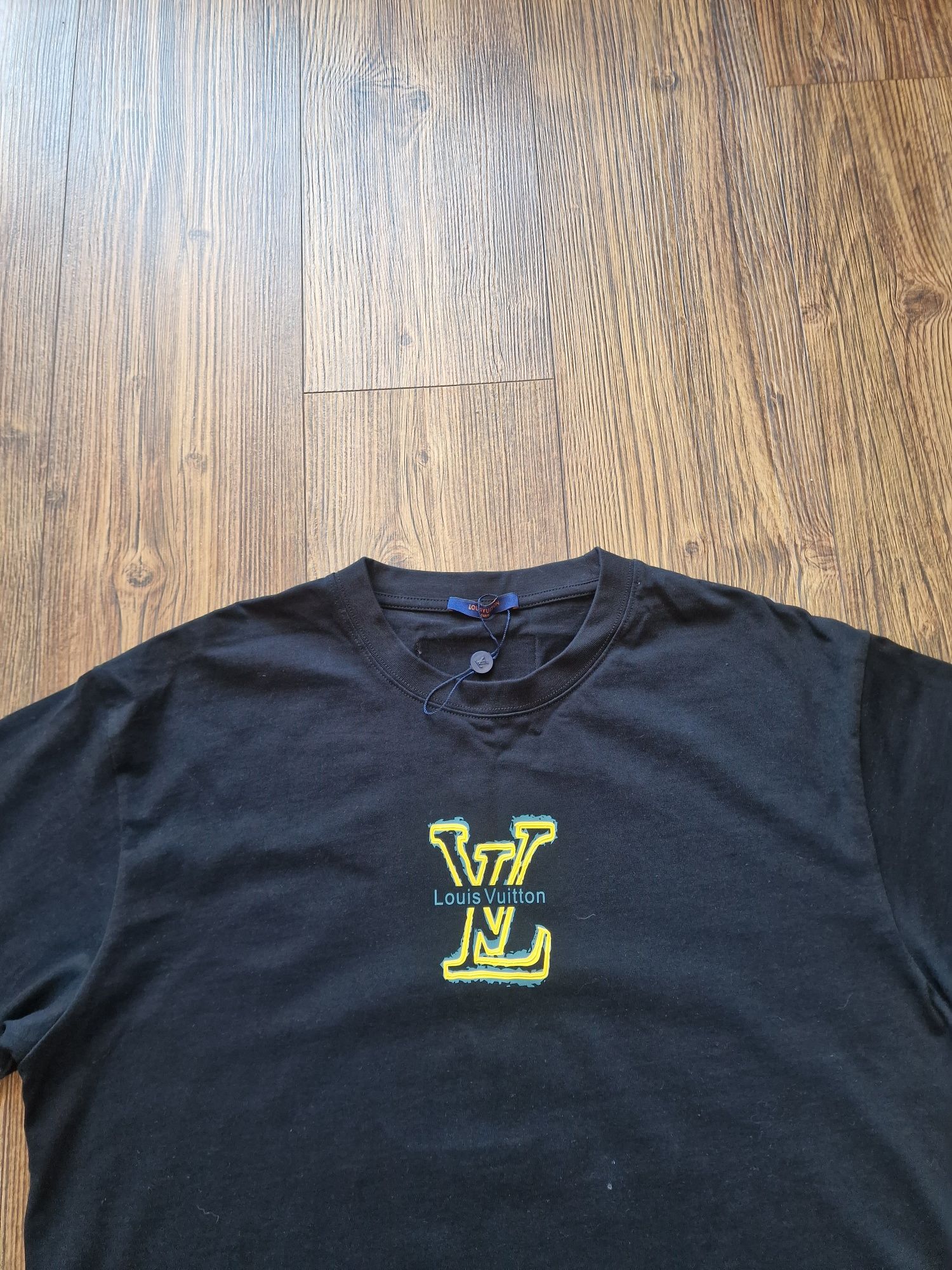 Страхотна мъжка тениска  LOUIS VUITTON размер 2XL / XL,  нова