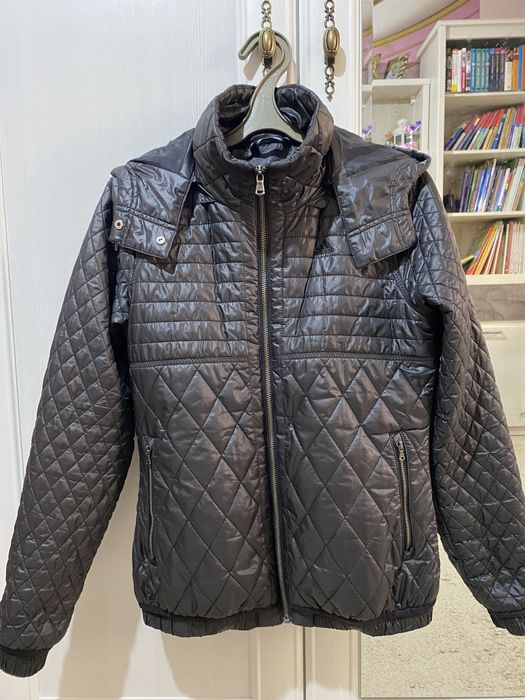 Куртка демисезонная Adidas(оригинал). Размер S(42-44)
