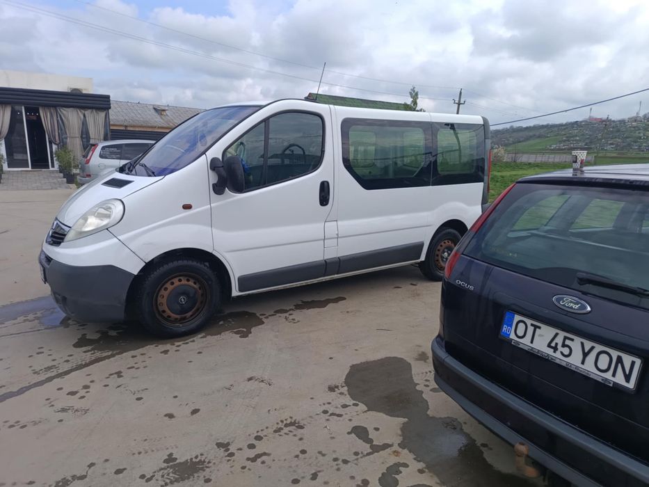 Vand Opel Vivaro Autoutilitară