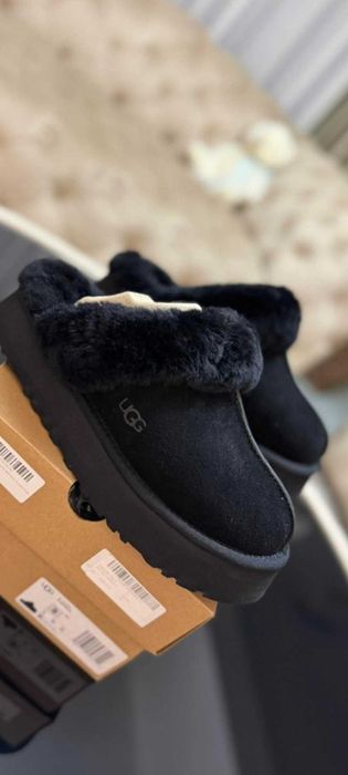 UGG DISQUETTE noi, piele intoarsa, marimea 39 potrivite pentru 38!