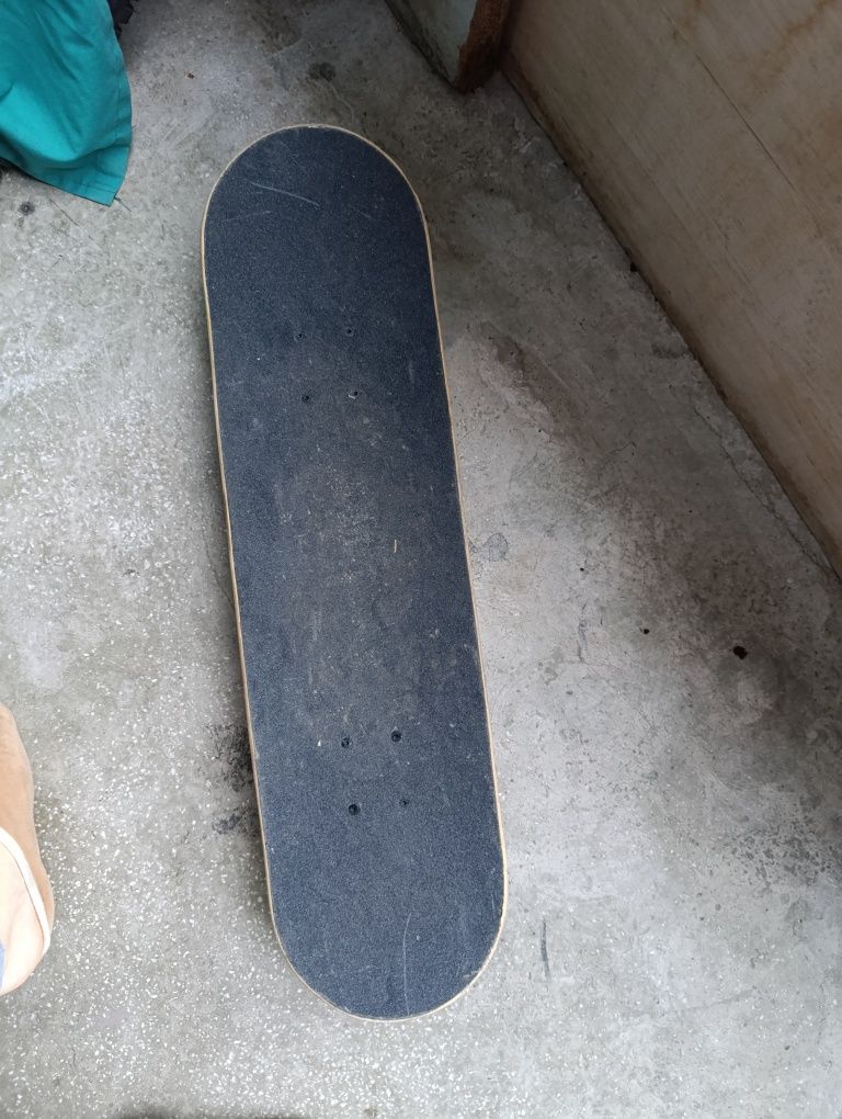 Vând skateboard in stare foarte buna