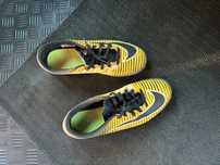 Adidasi/Tenesi Nike