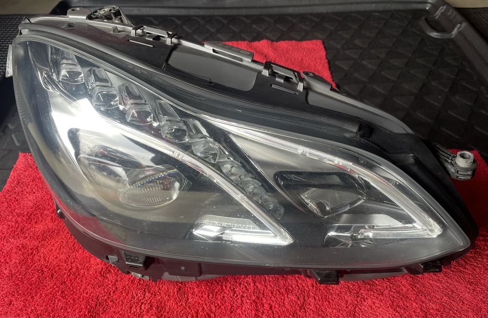 Far dreapta origal complet HELLA Mercedes Sedan E class W212 1EX011066