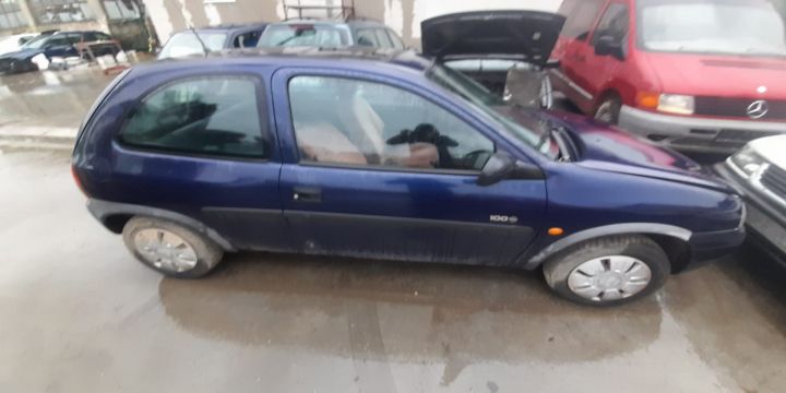 Capota motor Opel Corsa  seria