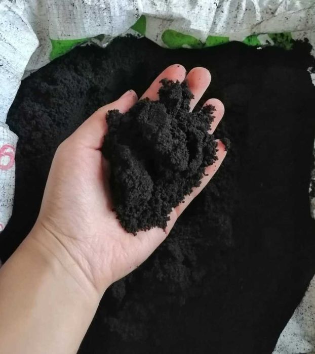 Pamânt negru calitate superioara pentru gradina, flori, gazon , etc