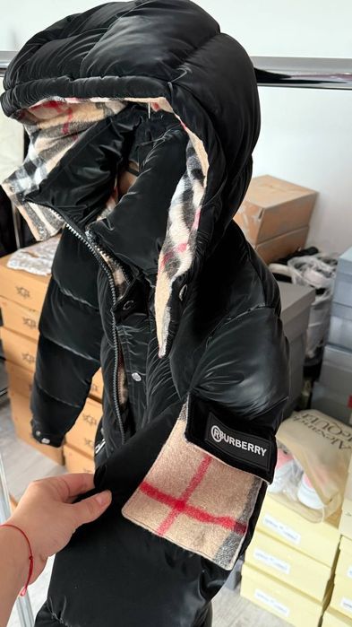 Geaca barbati Burberry
Calitate Premium 
 L 

650 lei