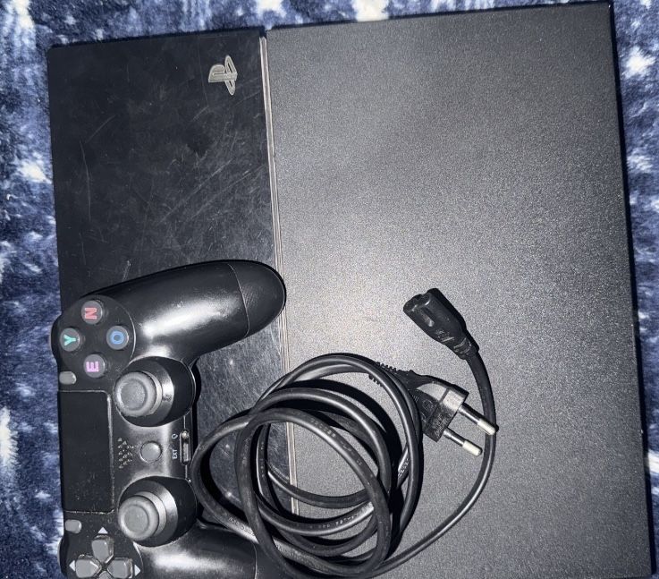 Vand ps4 detali in privat