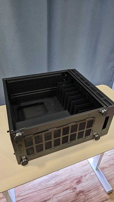 Корпус HUNTKEY Alpha  размера  Full Tower, состояние идеальное