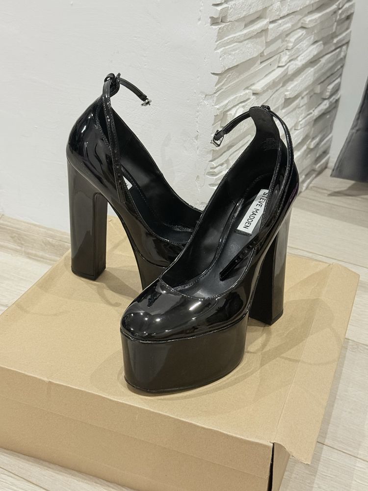 Високи токчета Steve Madden