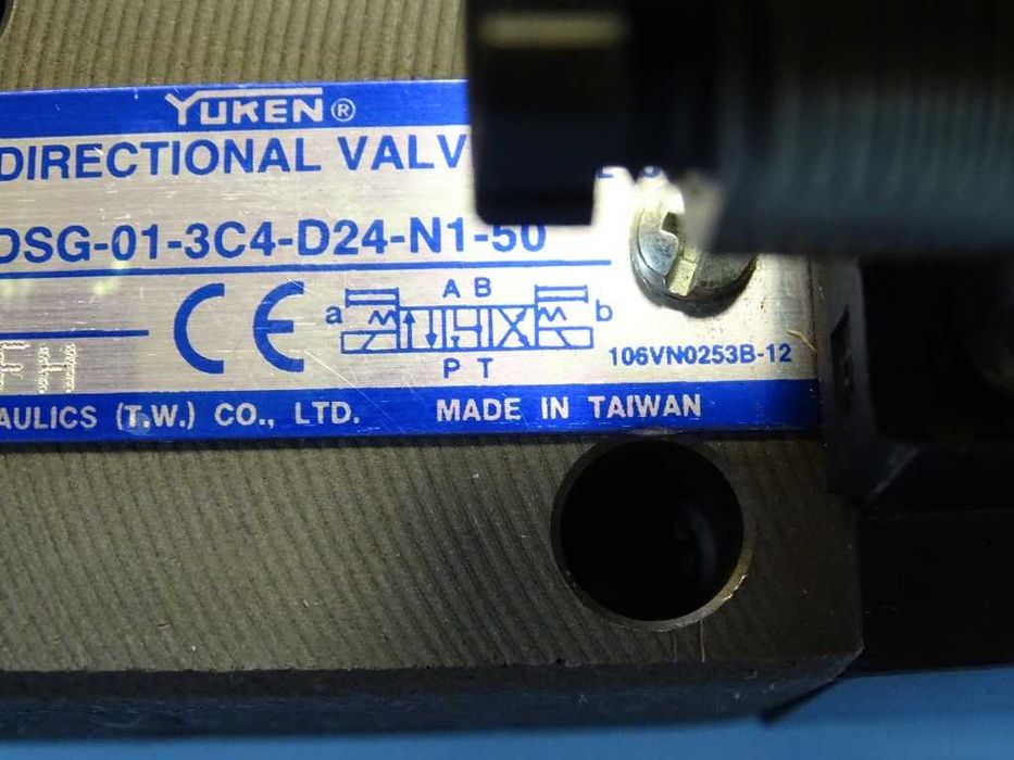 Хидравличен разпределител YUKEN DSG-01-3C4-D24-N1-50 directional valve