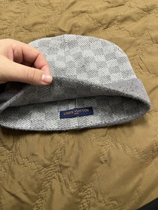 Vand caciula Louis Vuitton