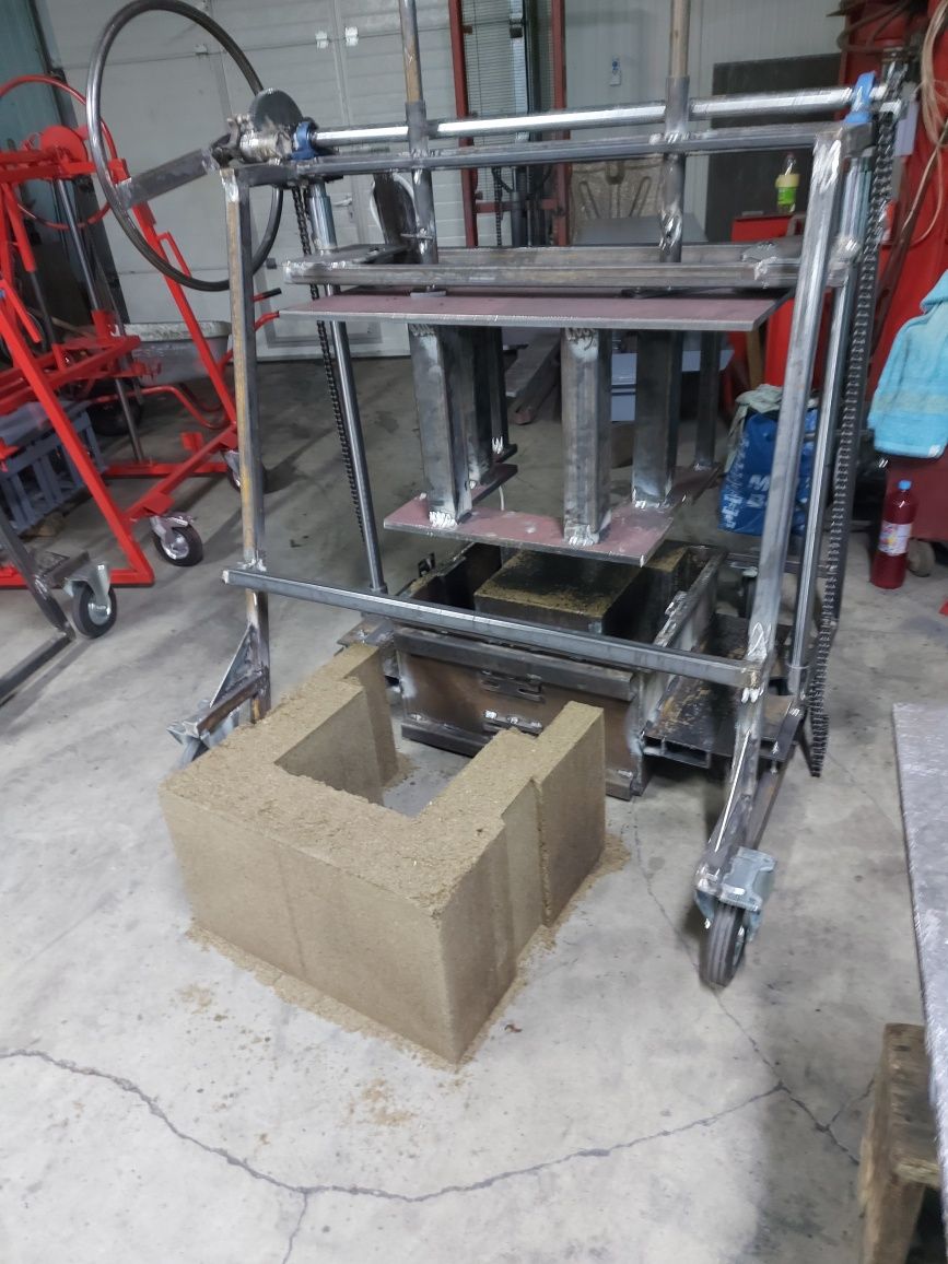 Presă Masina Vibropresa boltari pavele oferta vacanta nu