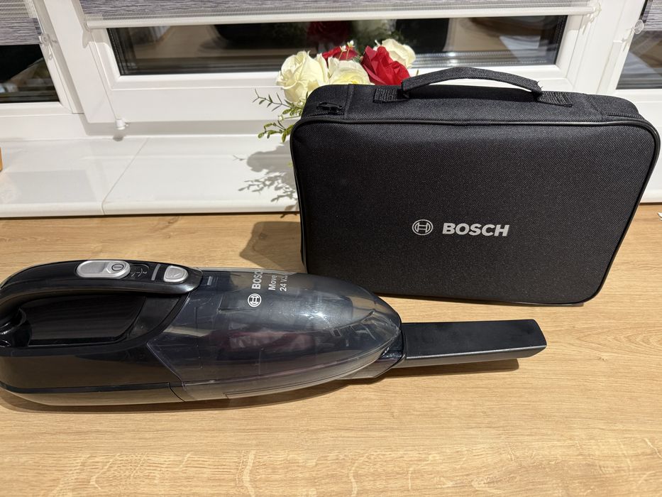Aspirator de mana Bosch + set accesorii