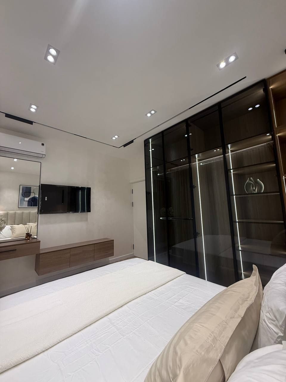 Продается 3в4 ком квартира на ул. Нукусской, ор-р: метро Ойбек, 92 м²