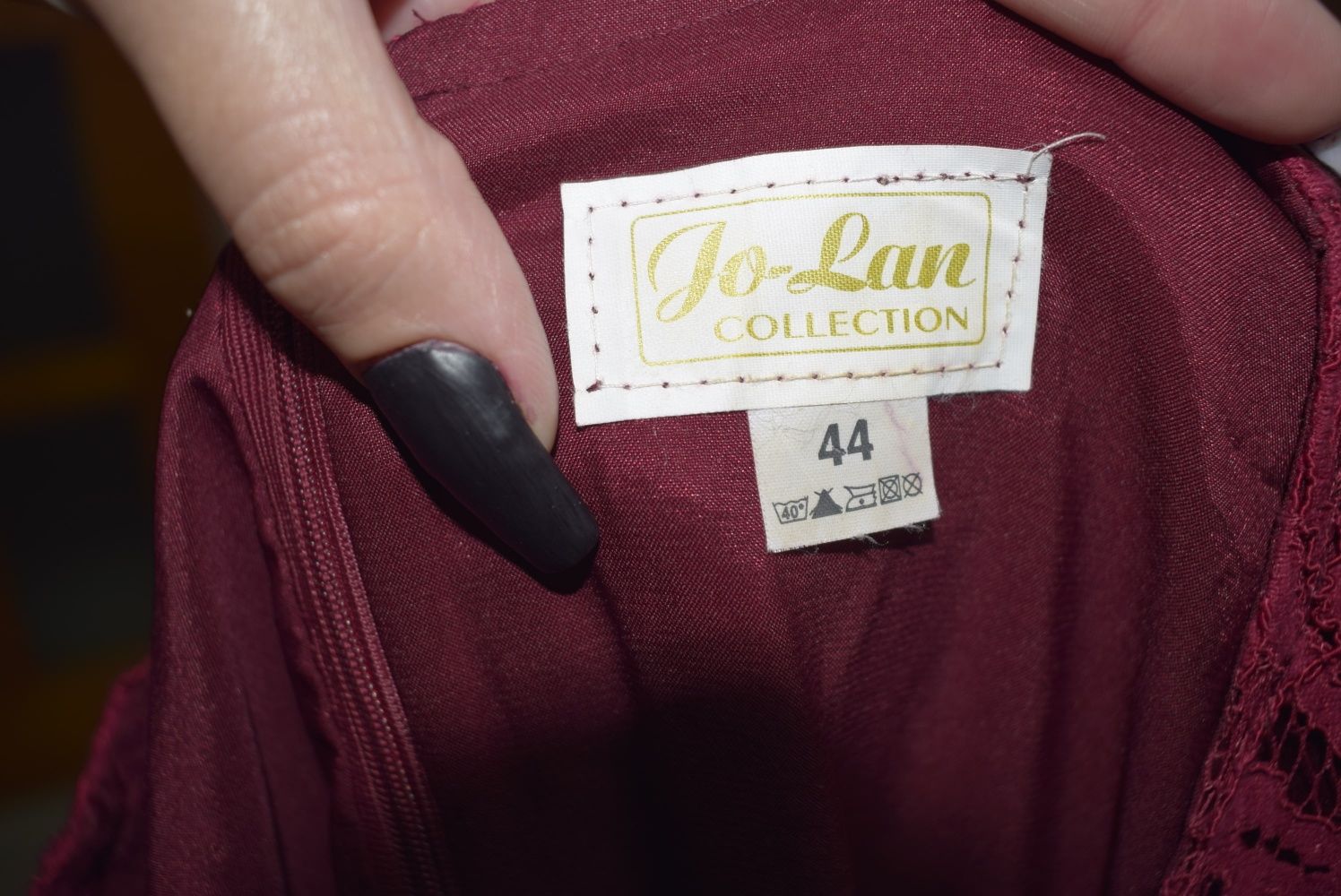 Rochie din dantelă vișinie