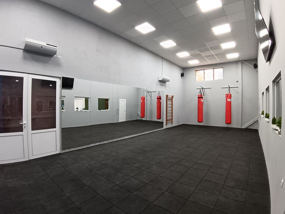 Оборудвани зали под наем за спорт, семинари и други събития