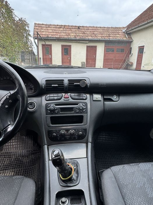 Mercedes-Benz C220