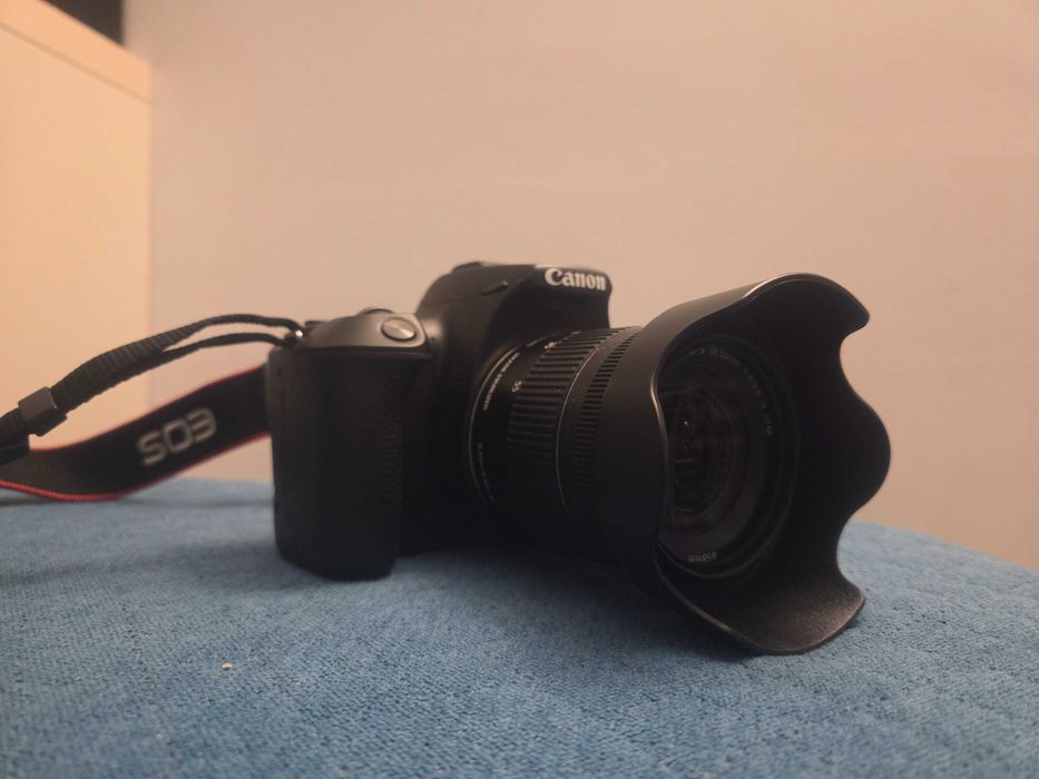Canon EOS 250D + obiectiv 18-55mm + accesorii