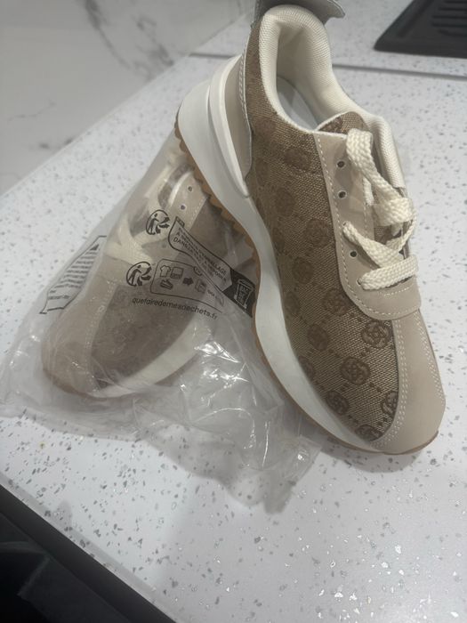 Продам кроссовки