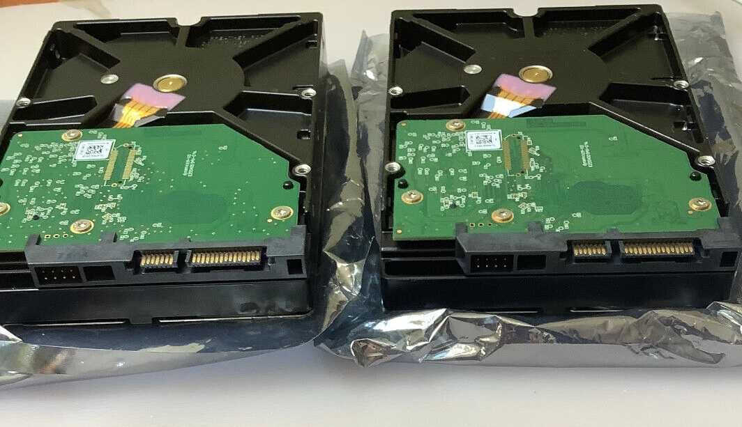 2x Western Digital Gold 2TB, SATA, 3.5" (WD2005FBYZ)