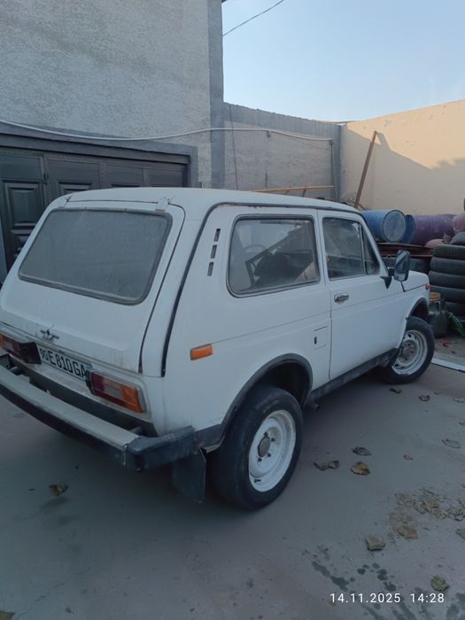 Нива 2121 сотилади