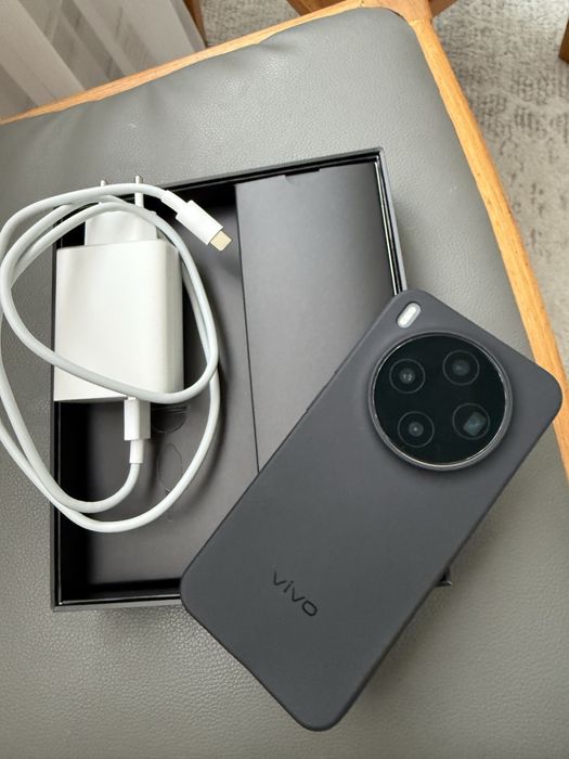 Продам Vivo X300 черный ЕАС