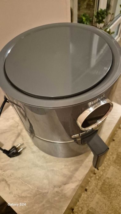 Продавм хлебопекарна Moulinex или еър фрайер Tefal