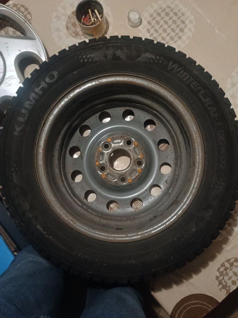 Продам шины б/у 135000