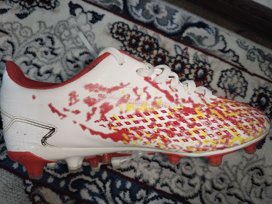 Бутсы сотилади " Adidas Predator XS "