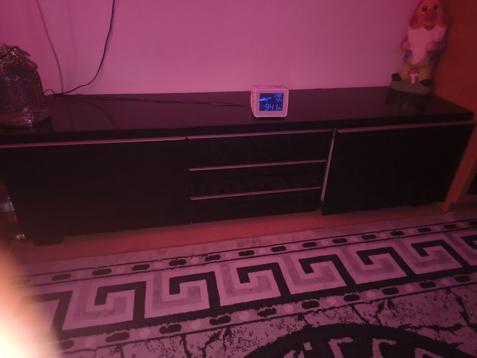 Vând comodă in stare foarte buna