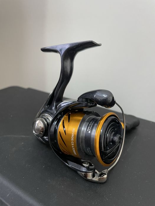 Катушка Daiwa revros 24. Форелевая катушка