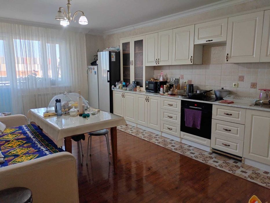 2 ком. полноценная "распашонка" кв. 90 м2, район НУРА