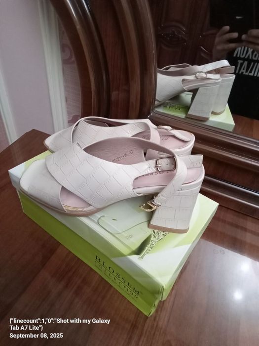 Chiroyli 1 Marta kiyilgan bosonojka