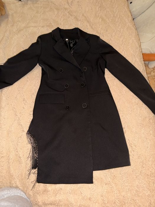 продаю платья , одевала 1 раз , качественные , праздничные . р 42-44