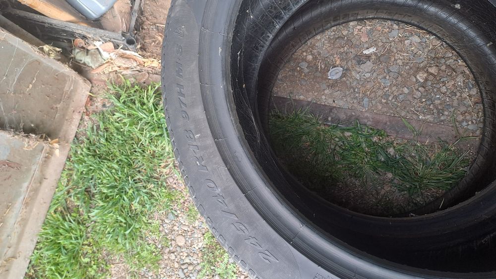 Pirelli sotto zero M+S  245/40/18  5-6 мм грайфер 2012 г