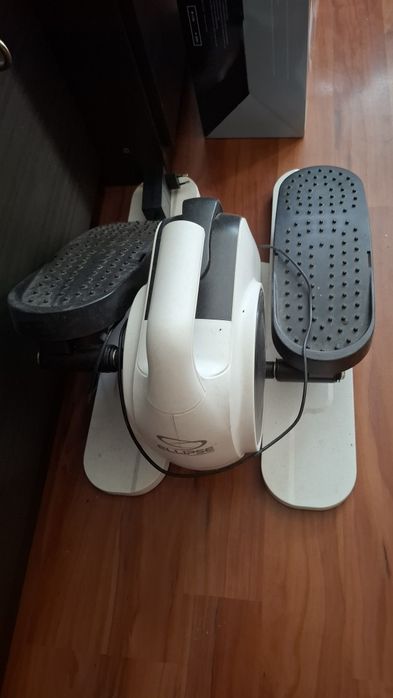 Уред за раздвижеане на краката