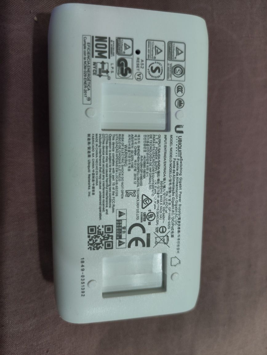 PoE Инжектор Гигабитный Ubiquiti PoE Adapter POE-24-12W-G РоЕ-адаптер