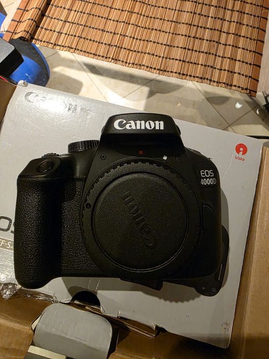 Aparat foto Canon EOS 4000D + obiectiv Canon 18-55