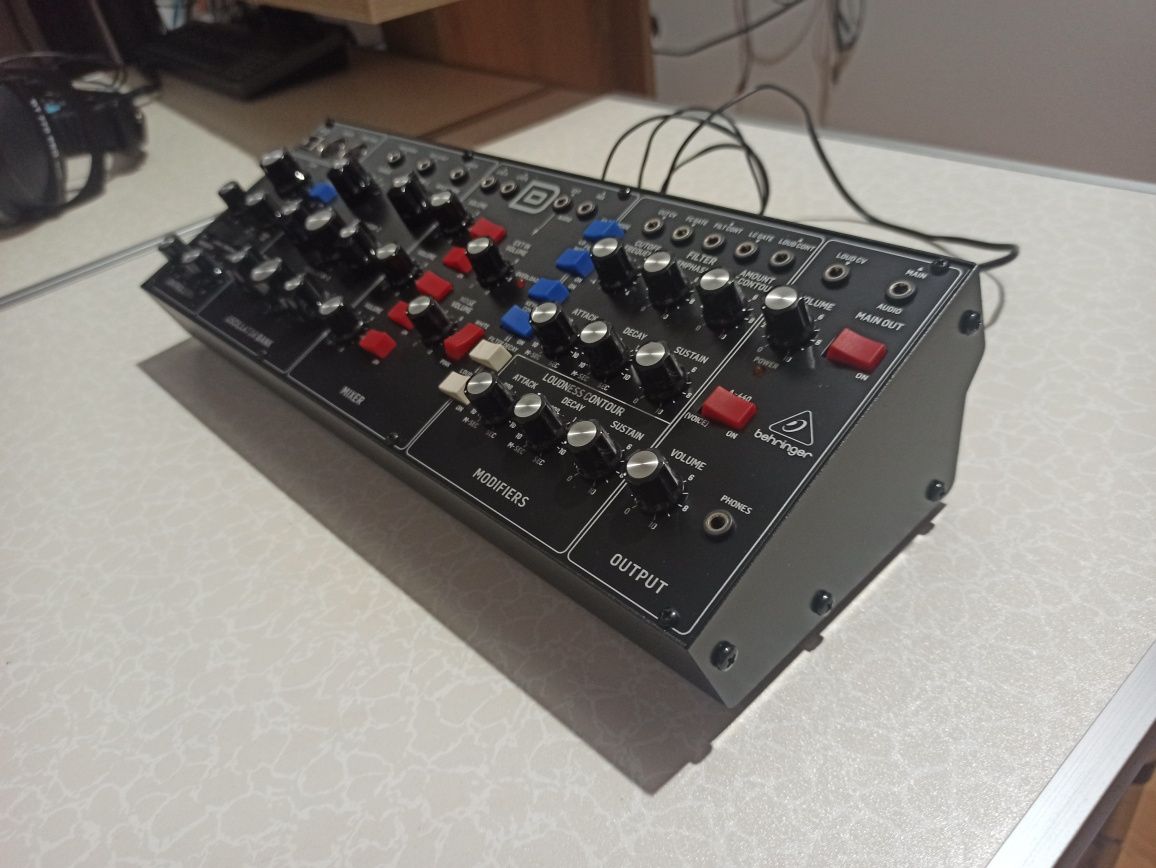 Behringer Model D