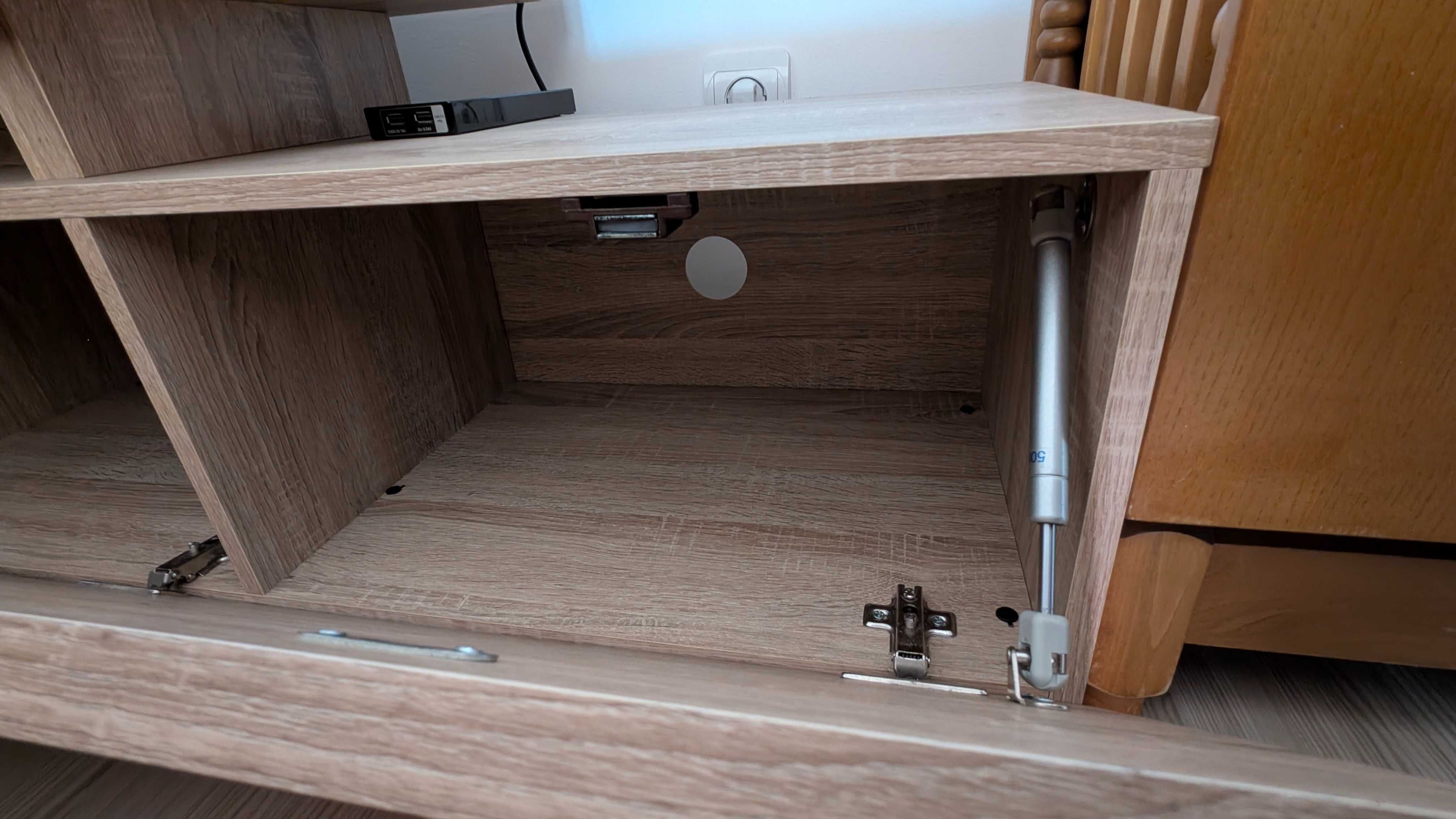 Comoda pentru TV diagonala 140cm, stejar culoare Sonoma