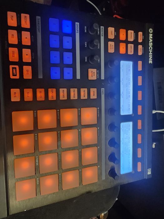 Native Instruments Maschine - drum machine