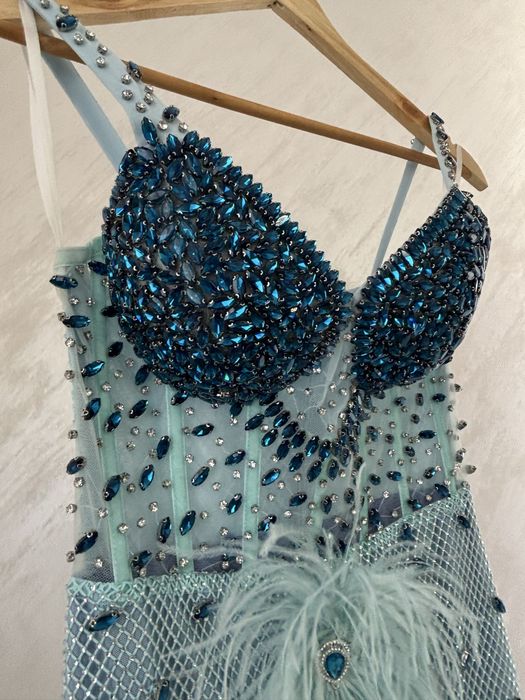 Rochiță albastra cu pietre si pene