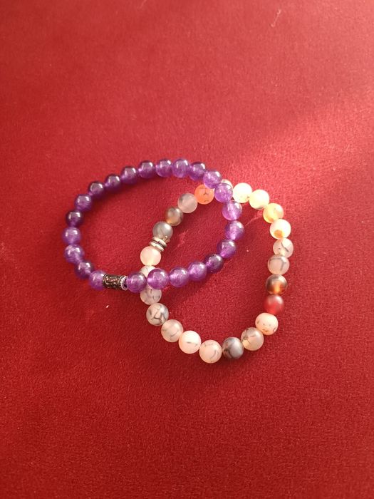 Гривни от естествени камъни